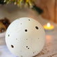 SPHÈRES LUMiNEUSES - POMMES DE PiN